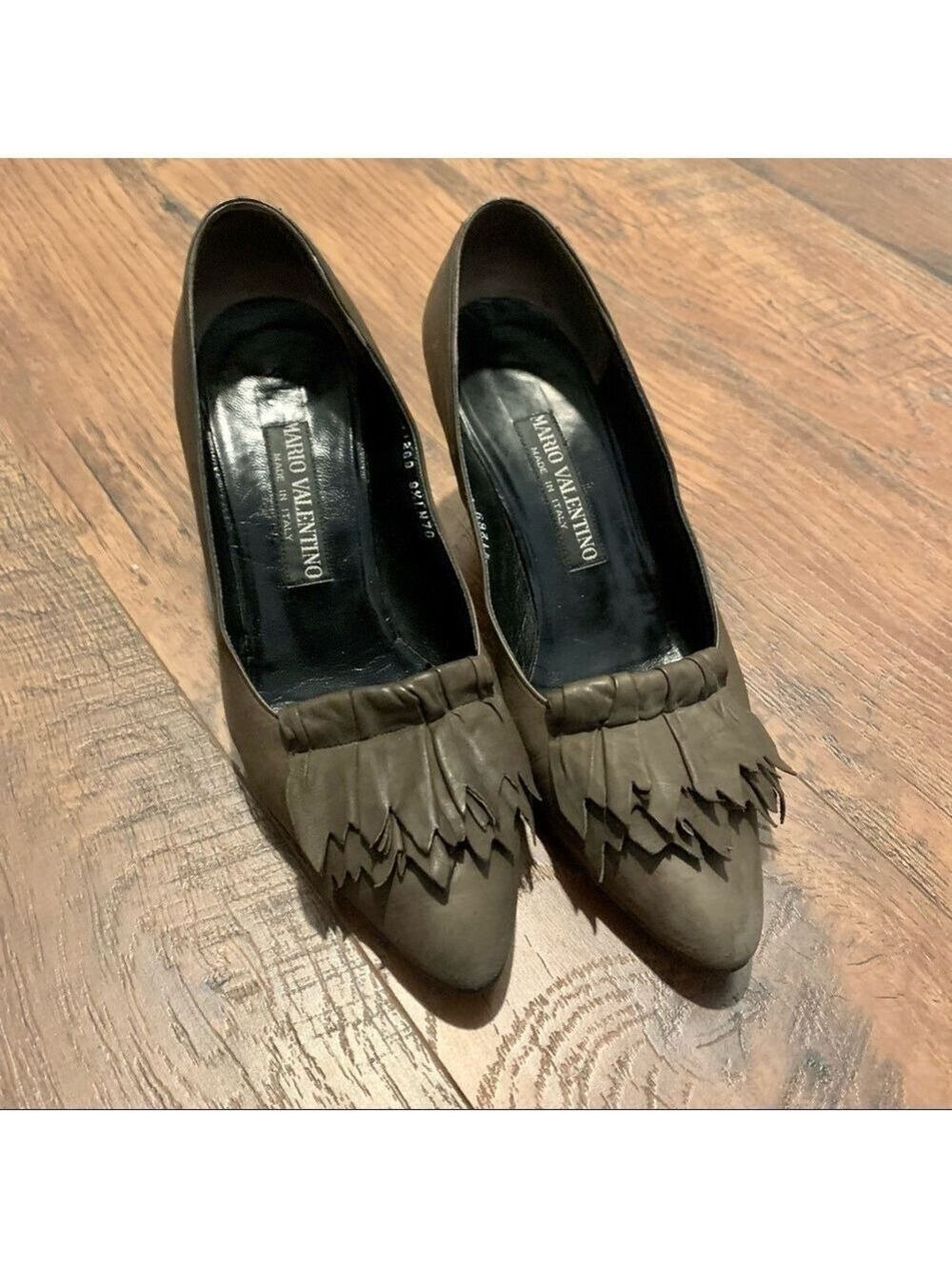 Mario VALENTINO grey leather heels. Made in Italy. Size 7.5